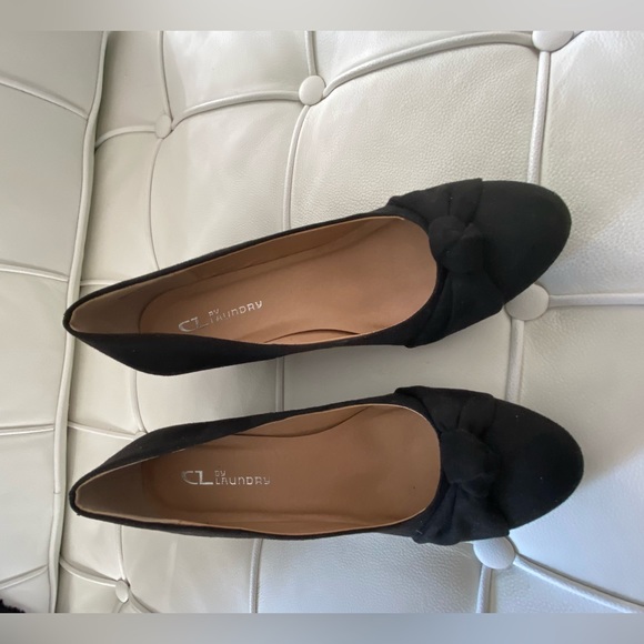 Chinese Laundry - wedge shoe with knot detail. Size 9M - Picture 4 of 7